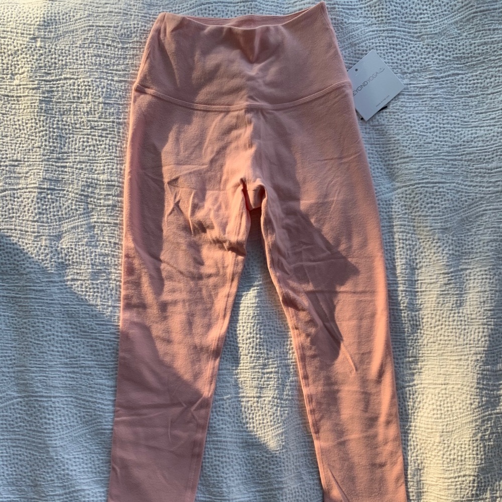 NWT Beyond Yoga Cropped Coral Leggings - Small